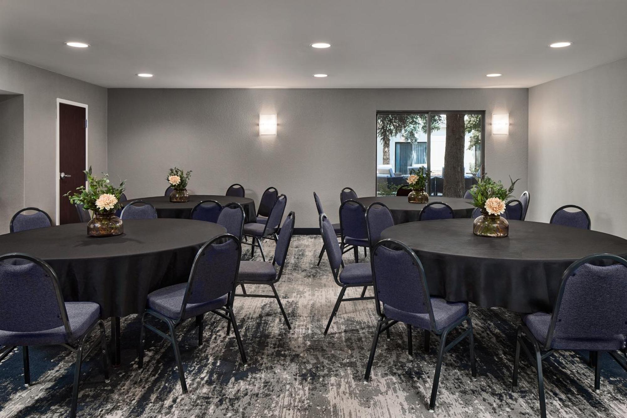 Courtyard By Marriott Fort Collins Esterno foto