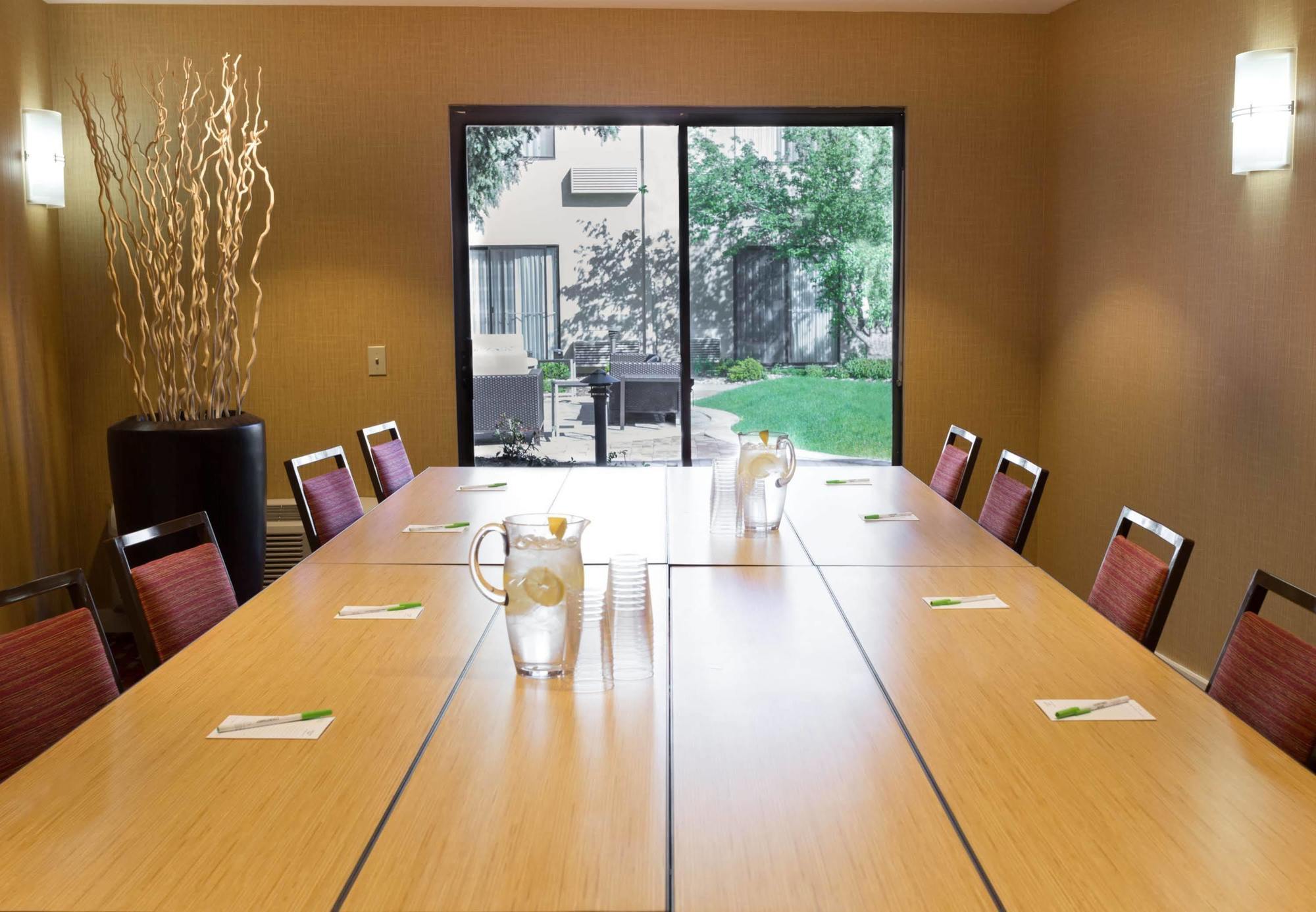 Courtyard By Marriott Fort Collins Esterno foto